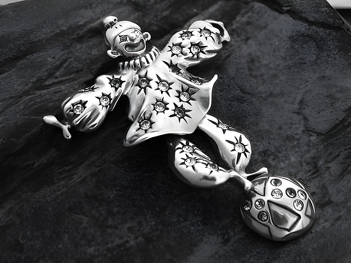 Bewegliche Brosche eines Clowns aus Sterling Silber, verziert mit Zirkonia und filigranen Mustern. Hersteller ist Juwelier Harnisch, ideal für Sammler und Liebhaber.