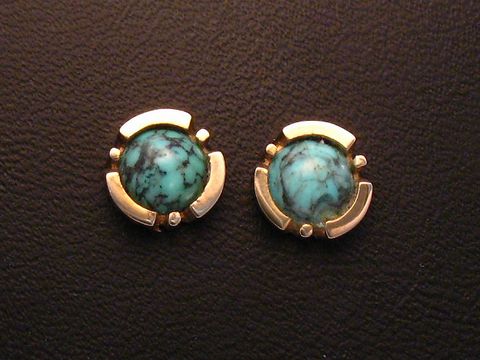 42684-0 Ohrringe elegant aus Gold 333 mit aparten türkisen Steinen, Hersteller Juwelier Harnisch, ideal für stilvolle Anlässe und als zeitloses Schmuckstück.