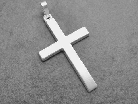 Silber Anhänger in Form eines schlichten Kreuzes, teilmattiert, religiös, hergestellt von Juwelier Harnisch. Ideal für eine stilvolle und dezente Trageweise.