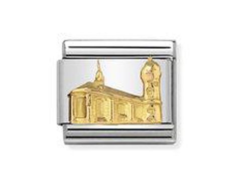 Ein eleganter Charm aus Edelstahl und goldfarbenem Detail, der die Wartburg darstellt, passend für das NOMINATION Classic Starterset und kompatibel mit Starter-Armbändern.