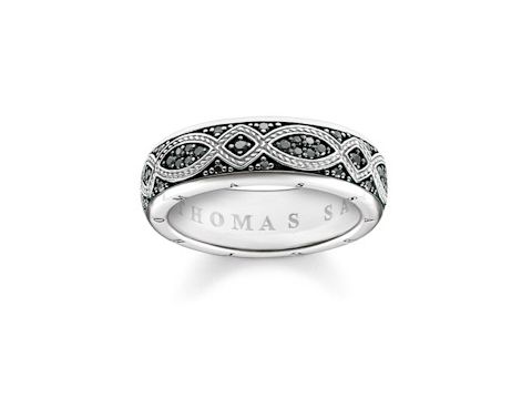 Herrenring von Thomas Sabo in Silber, geschwärzt mit schwarzen Zirkonia, Größe 62, elegantes Design mit geschwungenem Muster, Herstellerlogo innen sichtbar.